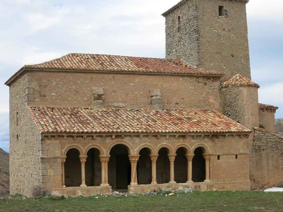 Restauración de la galería porticada de iglesia de Caracena