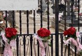 Flores para recordar a fallecidos en El Burgo