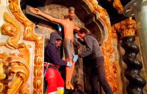 Concluida la restauración del retablo del Santo Cristo del Milagro