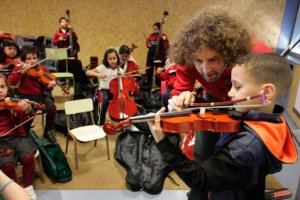 La OSCyL envia música a los centros de Educación Especial