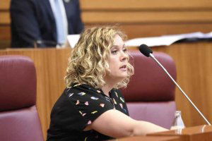 Villar pide a consejera de Educación que "pise menos moqueta"