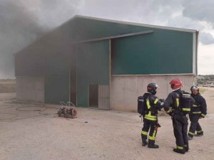 Incendio en una nave agrícola de Morcuera