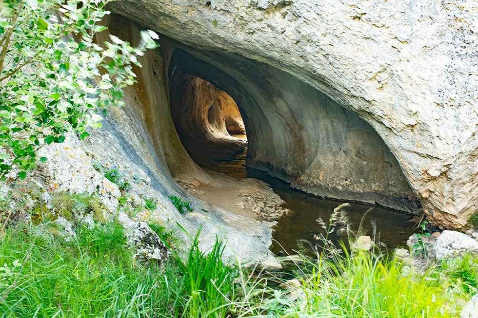 Hoces, cañones y vías ferratas por tierras del Burgo Hoces, cañones y vías ferratas por tierras del Burgo