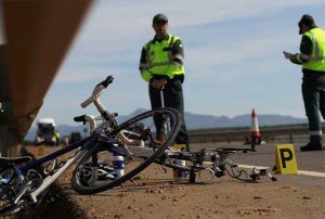 Ciclista herido tras chocar con un corzo