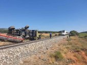 Herido conductor de cosechadora, tras ser arrollada por tren