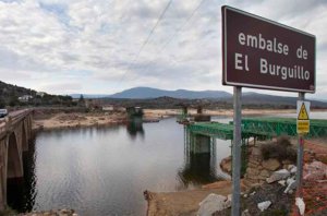 Fallece ahogada una menor en el pantano del Burguillo