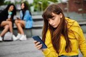 El 60 por ciento de jóvenes reciben mensajes hirientes por móvil