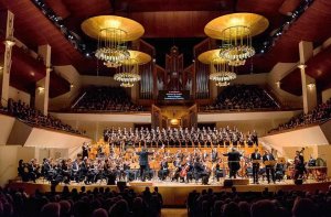 Homenaje a las víctimas de la Covid, en apertura de FOMS