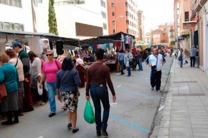 El Ayuntamiento recupera el mercadillo de textil