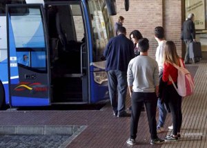 El PP exige todas las frecuencias de autobús a Madrid