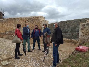 Latorre comprueba "magnífico" trabajo de restauración en castillo