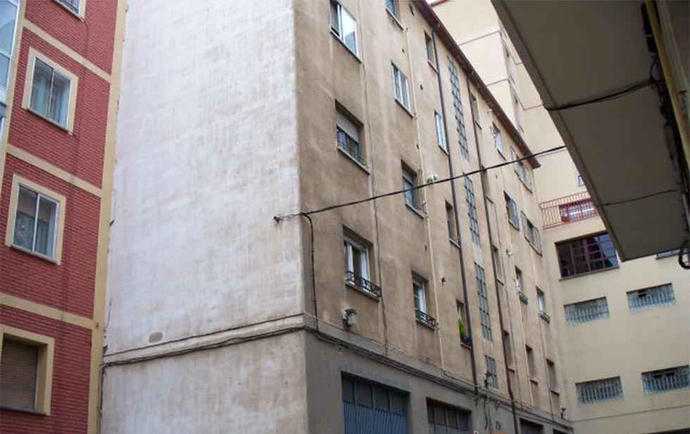 Evacuadas 13 vecinos por explosión en portal Evacuadas 13 vecinos por explosión en portal