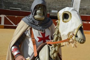 Tres personajes becquerianos se suman a Comparsa de Gigantes y Cabezudos