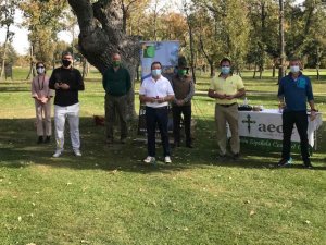 Ganadores del IV Torneo de Golf a favor de AECC