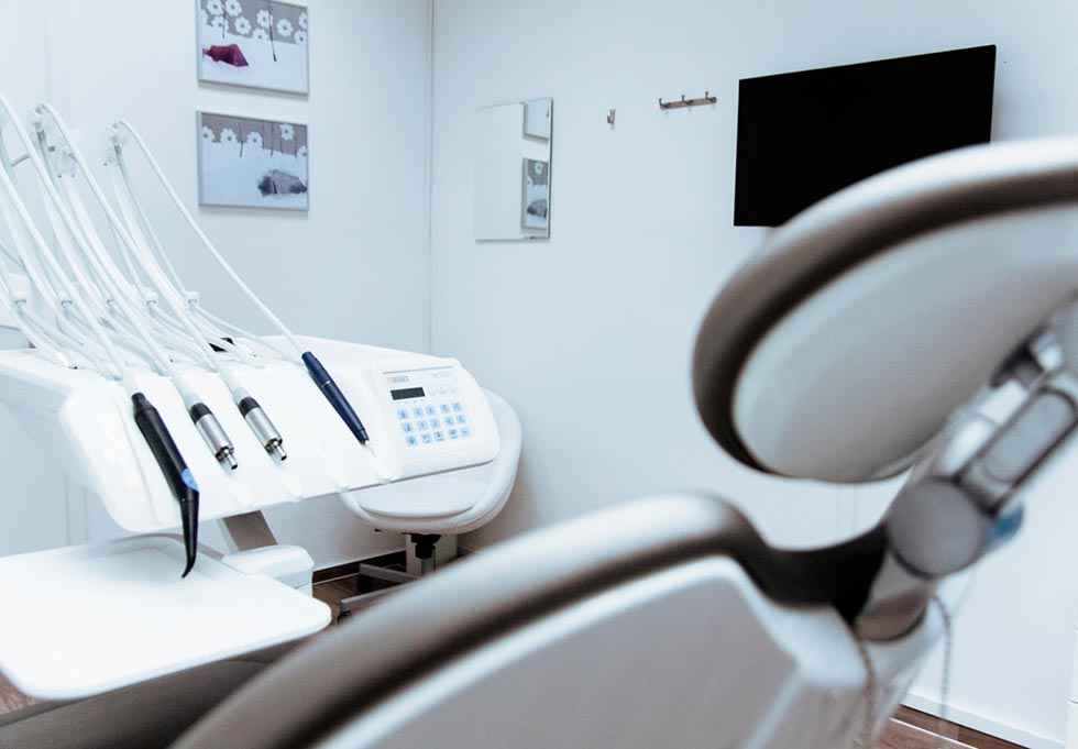 FACUA reclama más regulación de las clínicas odontológicas