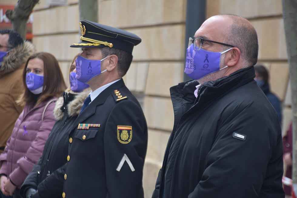 Minuto de silencio por las víctimas de violencia de género Minuto de silencio por las víctimas de violencia de género