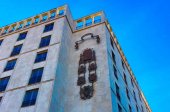El PP solicita recuperar el escudo del edificio de Mariano Granados