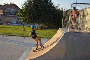 Golmayo cierra los columpios y la pista skate