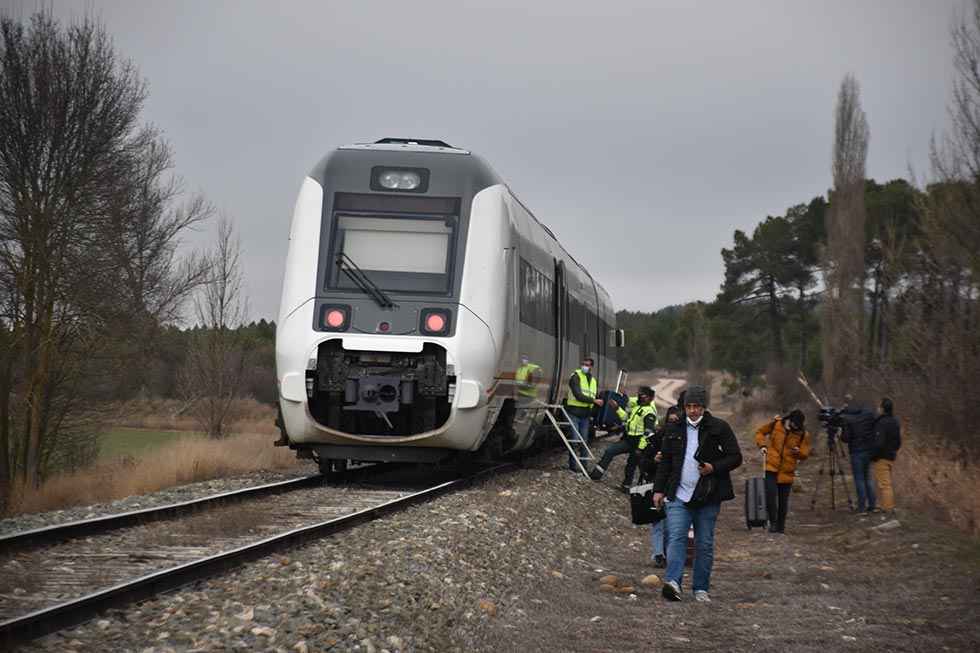 Un tren arrolla un turismo en Matamala de Almazán Un tren arrolla un turismo en Matamala de Almazán