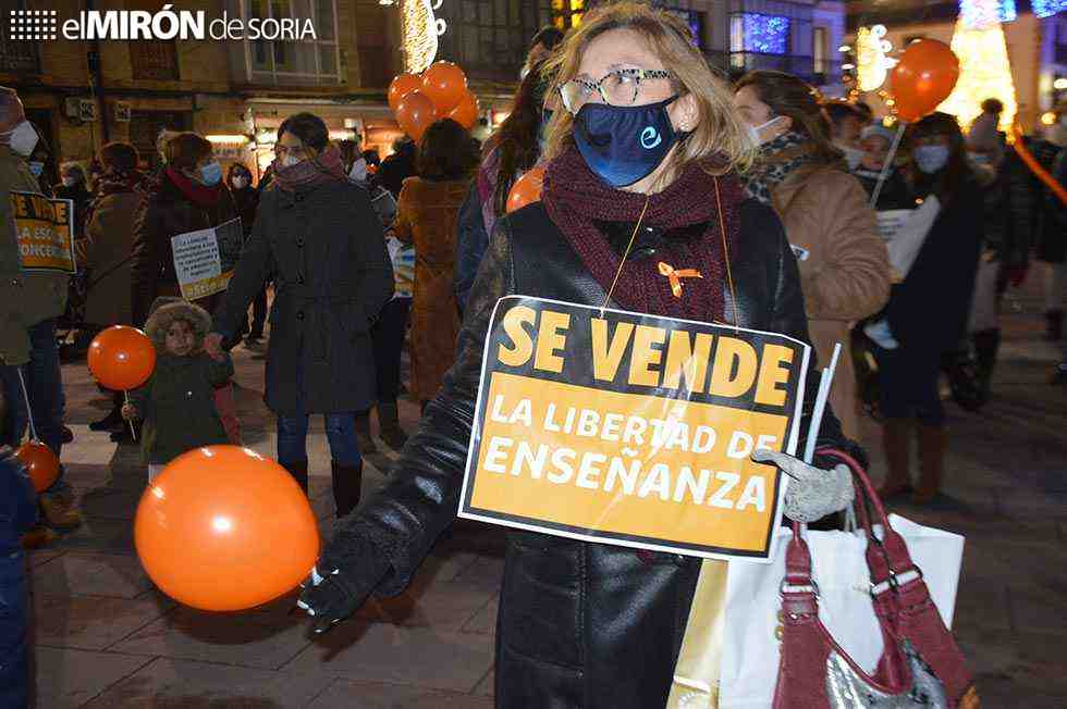 Manifestación en coche contra la ley Celaá