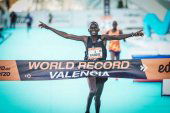 Dani Mateo; 18 º en el Maratón de Valencia Dani Mateo; 18 º en el Maratón de Valencia
