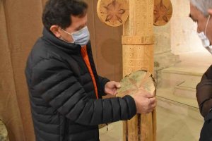Carlos Márquez expone su artesanía en madera