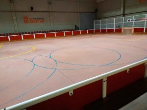 Denuncian el lamentable estado de pista de hockey