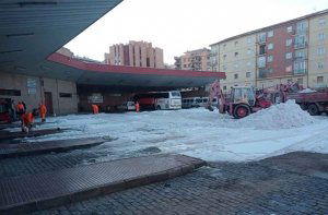 La Junta mantiene cuadrillas de limpieza de hielo La Junta mantiene cuadrillas de limpieza de hielo