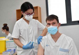 Comienza la vacunación a profesionales sanitarios
