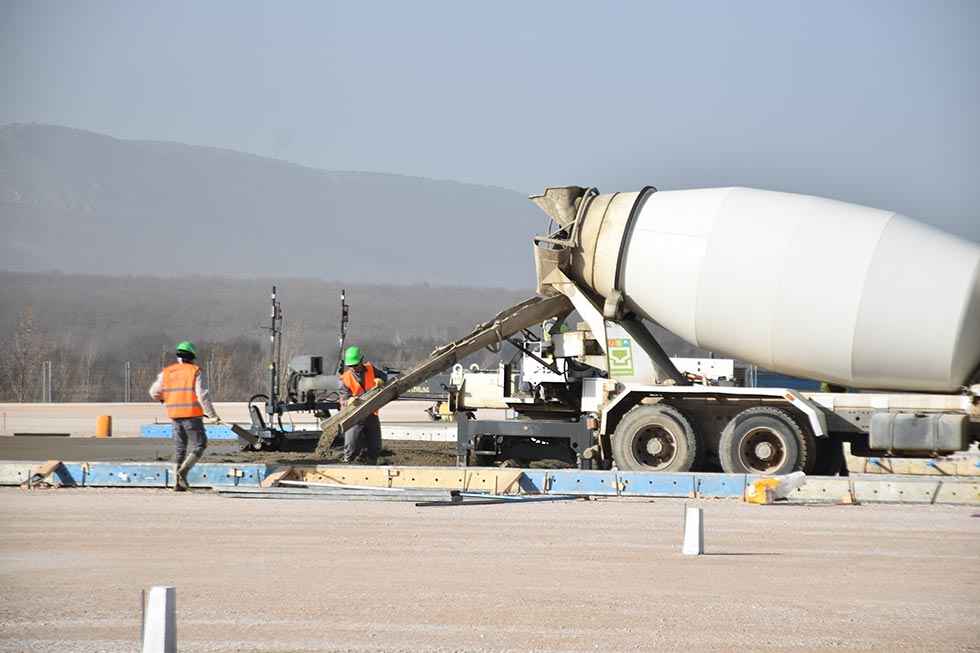 A.T.I.: inicio de hormigonado de plataforma - fotos