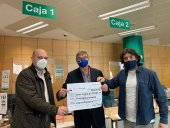 Entrega de primera donación del Delantal solidario