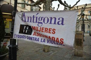 Antigona denuncia la lacra social de violencia machista