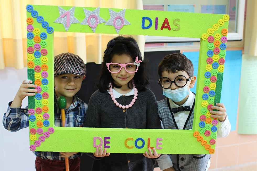 Homenaje a los abuelos en Los Escolapios Homenaje a los abuelos en Los Escolapios