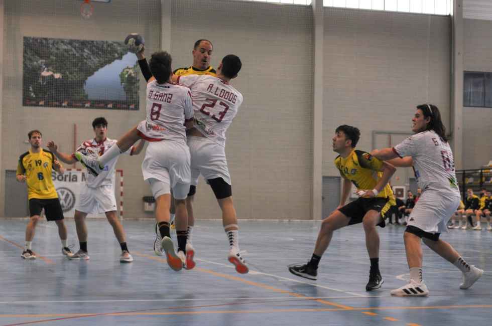 Paso atrás de BM Soria en Gijón