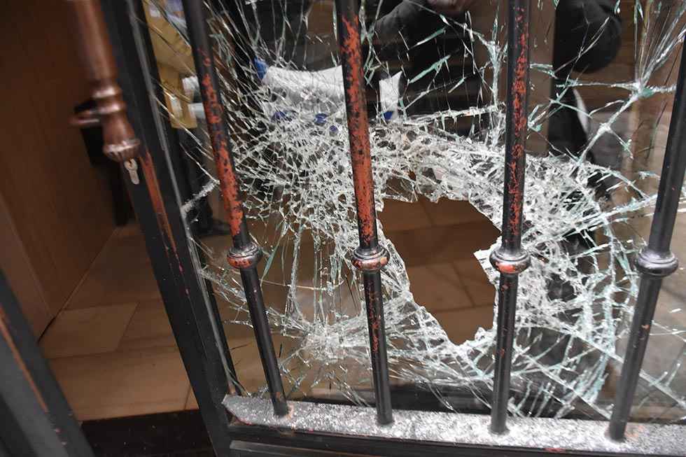 Rotura de cristal en comunidad de calle Zapatería Rotura de cristal en comunidad de calle Zapatería