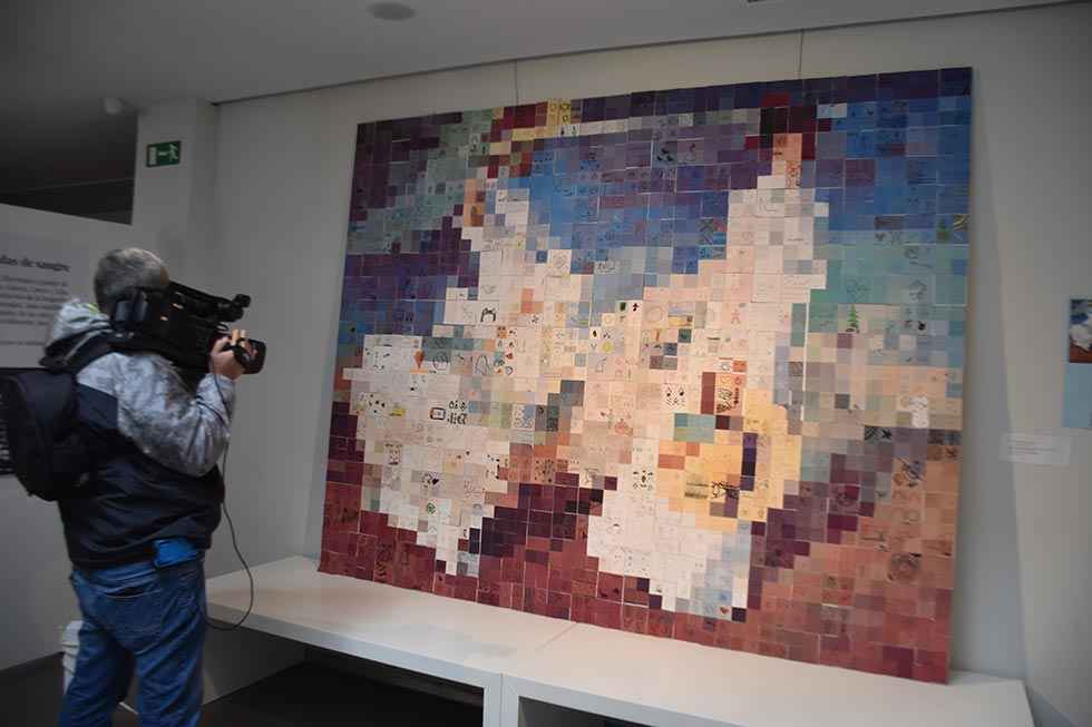 Un mosaico con 2.000 piezas - fotos