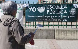 Estupor de CSIF por prohibición de cartelería a favor de escuela pública