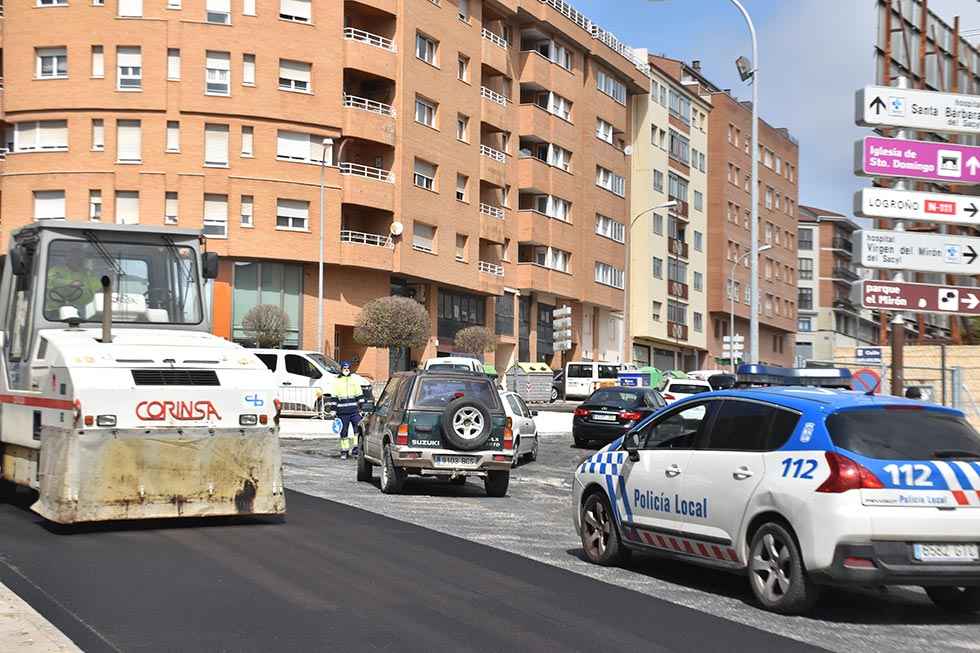 Asfaltado de nueva rotonda - fotos