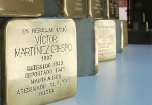 Recuerdo y Dignidad instala las 22 stolpersteine