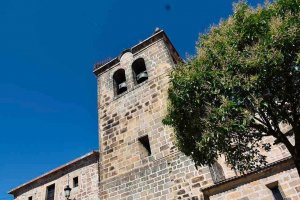 Duruelo de la Sierra decora con flores sus casas