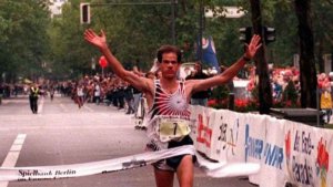 Antón recuerda 25 aniversario de maratón de Berlín