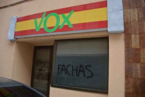 Pintadas insultantes en sede de Vox