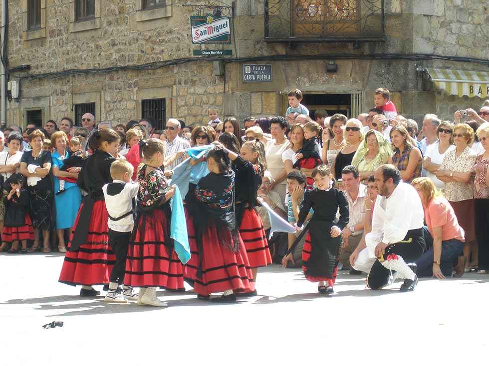 Mañueco defiende las tradiciones como progreso