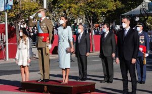 Los Reyes presiden el homenaje a la Bandera