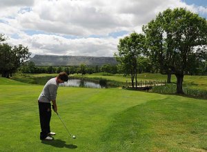 Cita con el V Torneo de Golf benéfico AECC 