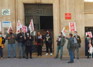 Concentración para apoyar al sindicato italiano CGIL