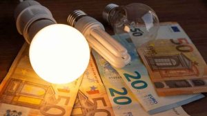 OCU: la factura media de la luz, cien euros en octubre