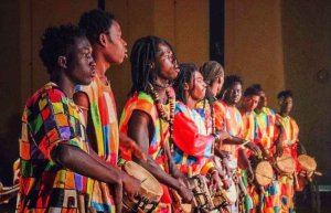 Talleres de cocina y percusión acercan a África