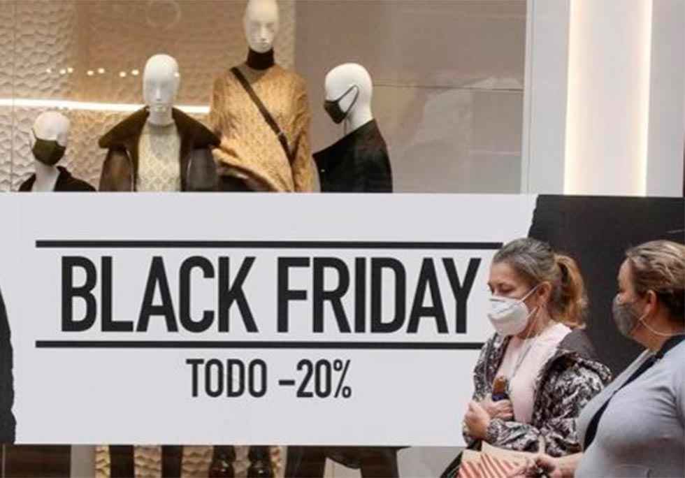 Siete de cada diez españolas, de compras en "Black Friday"