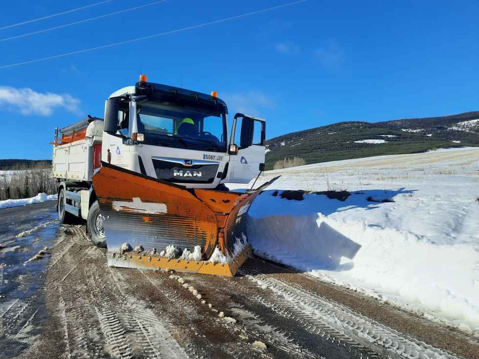 Limpieza de tramos de carretera con más nieve